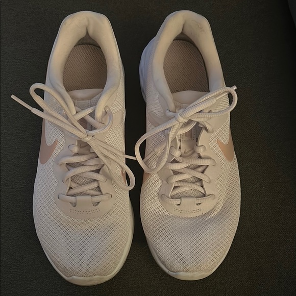 Nike Women's Light Pink Running Shoes - Picture 2 of 4